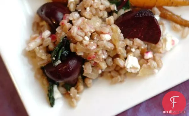 Salada Farro Com Beterraba, Cebola E Queijo Feta