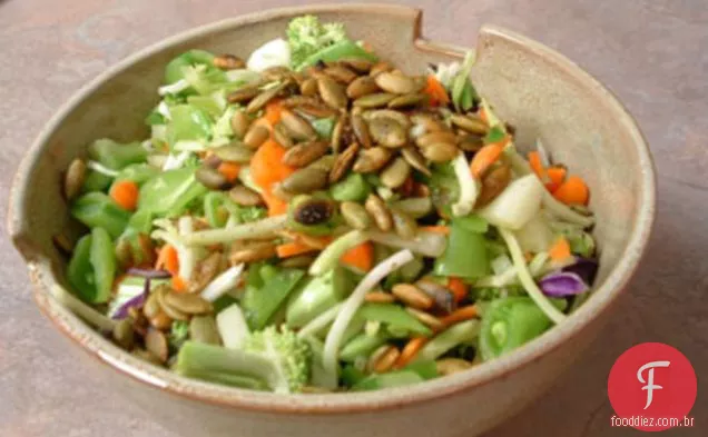 Salada De Vegetais Crus Tidbit Com Sementes Torradas