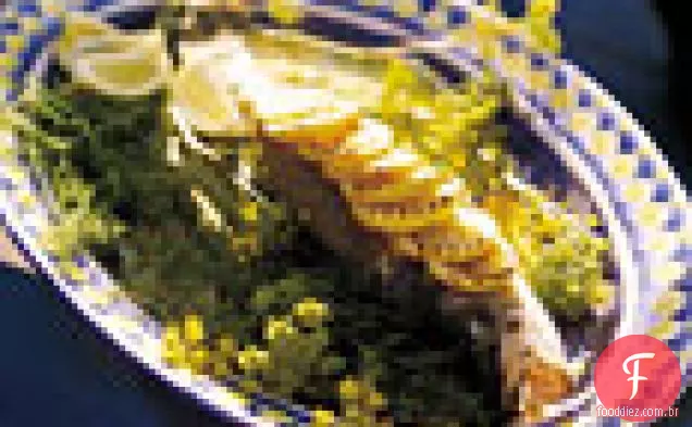 Robalo grelhado com limão e erva-doce