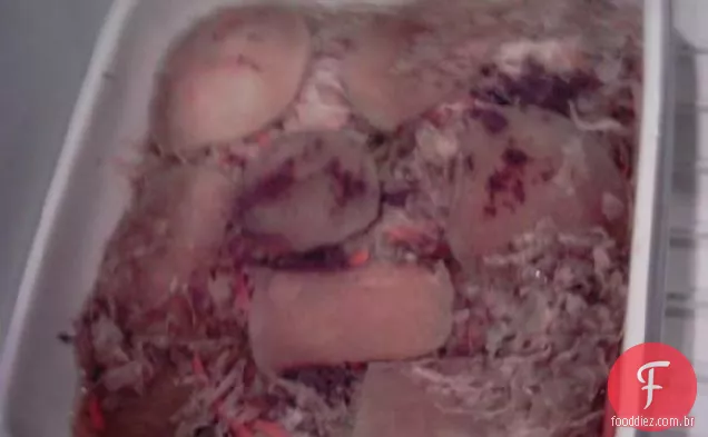 Costeletas de porco microondas e caçarola de repolho