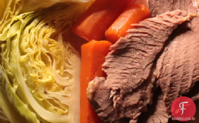Carne enlatada e repolho com receita de molho de Creme de rábano