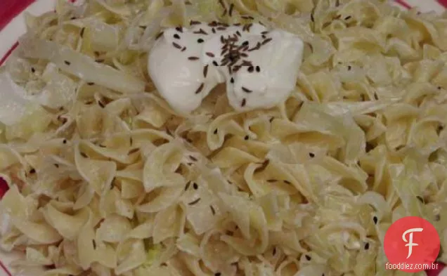 Macarrão polonês e repolho frugal Gourmet