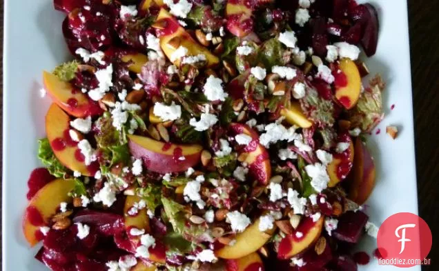 Salada De Nectarina E Queijo De Cabra Com Molho De Beterraba