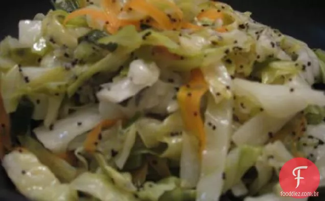 Salada De Repolho Quente Com Molho De Sementes De Papoula