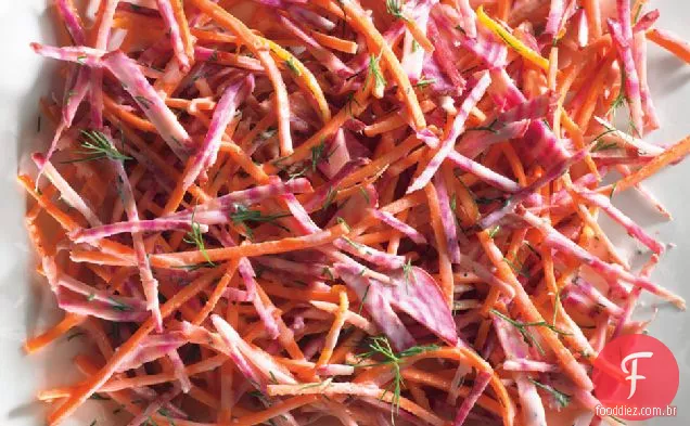 Beterraba doce-listra e cenoura Slaw