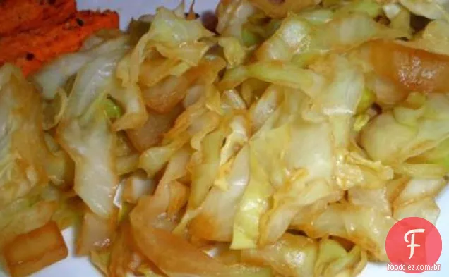 Repolho frito com baixo teor de carboidratos
