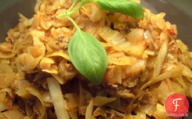 Carne com repolho e tomate