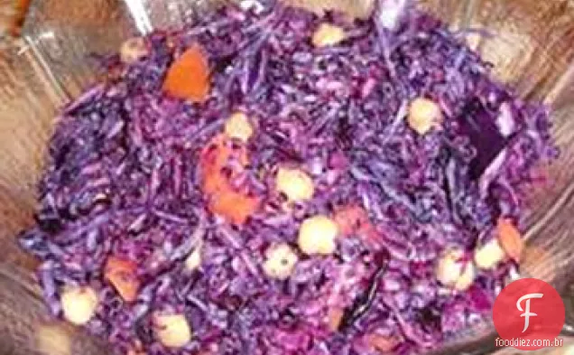 Repolho roxo e salada de grão de bico
