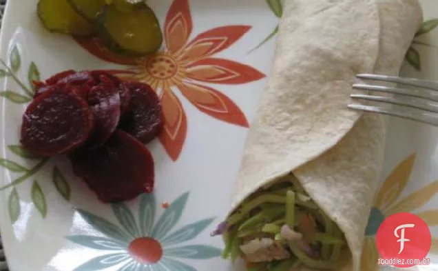 Frango Quente, Brócolis Cole Slaw-Mmin Wraps