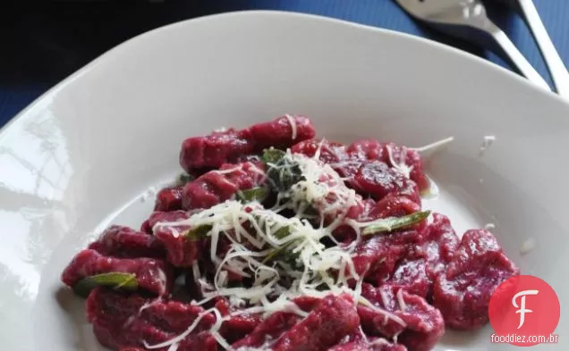 Gnocchi De Ricota De Beterraba