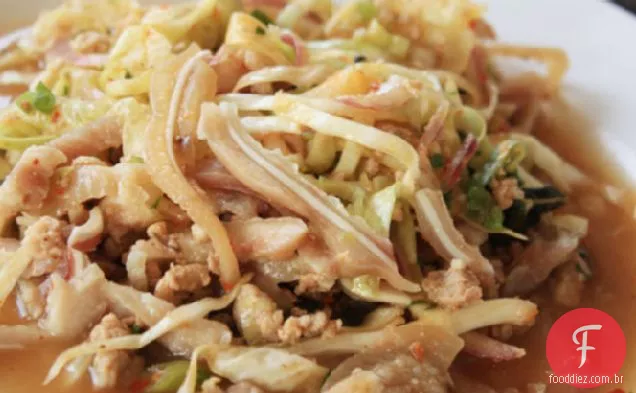 Orelha de porco Larb