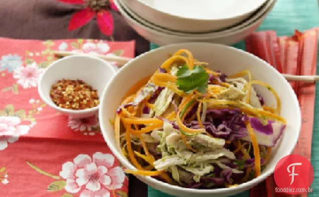Salada asiática de frango e repolho