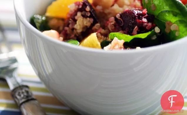 Receita De Salada De Quinoa Com Beterraba Assada, Ervilhas, Spinac Bebê