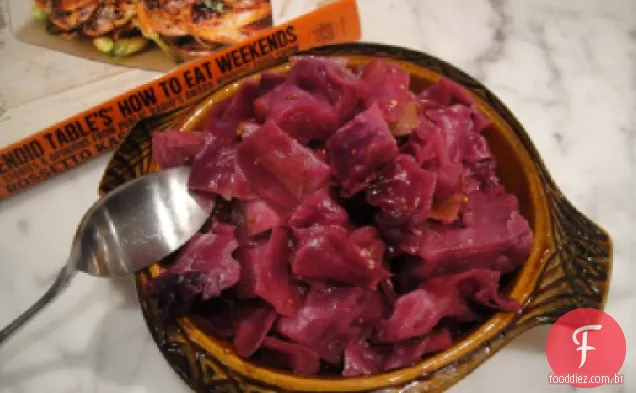 Cozinhe o livro: repolho roxo com mostarda e maçã