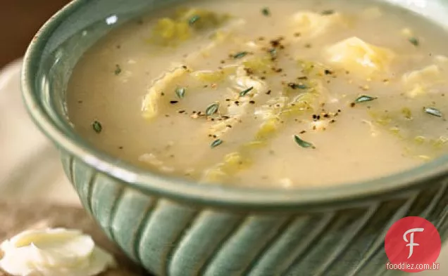 Sopa de folhas de Colcannon e tomilho Irlandês