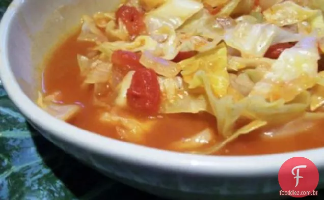 Sopa de repolho doce e azedo húngara