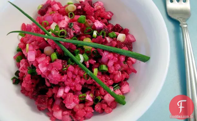 Salada De Beterraba Assada Com Cevada, Queijo Feta E Cebola Roxa
