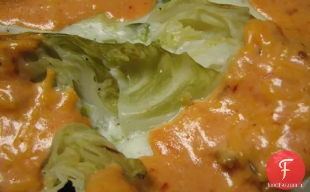 Fatias De Repolho Com Molho De Queijo
