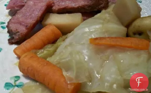 A famosa carne enlatada com mostarda e repolho de Sheila