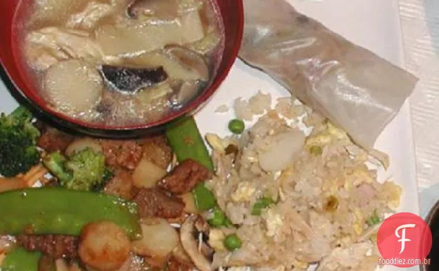 Rolinhos Primavera De Frango Com Molho De Soja Alho