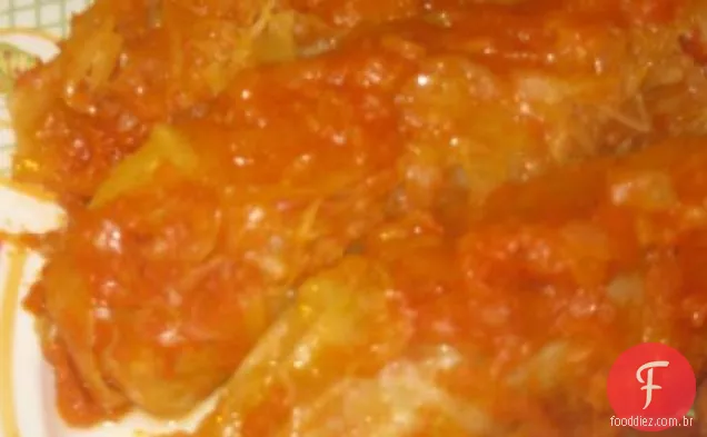 Rolos de repolho de Kittencal com molho de tomate