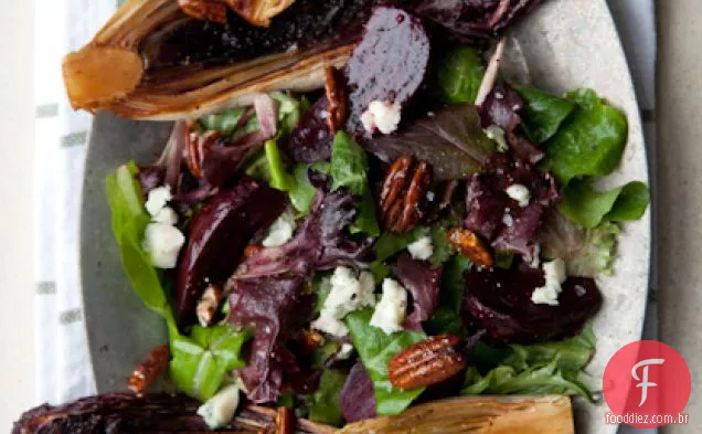 Salada De Verduras Amargas Grelhadas Com Beterraba Assada, Nozes Temperadas &