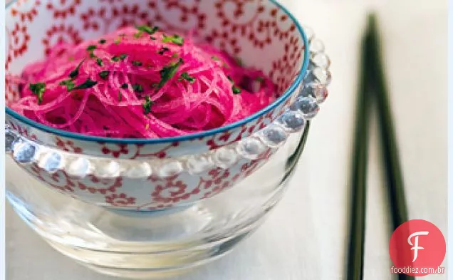 Mousse de beterraba e rabanete Mise-en-bouche