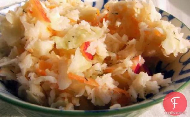 Salada de repolho com maçã e cebola