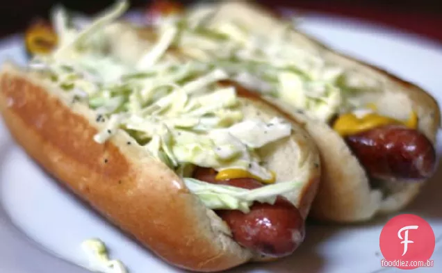Slaw cães com mostarda