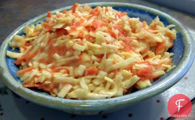Salada de repolho com molho de maçã e mel..