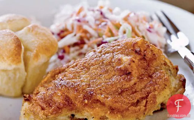 Forno de leitelho-frango frito com salada de repolho