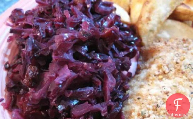 Salada De Repolho Roxo Com Maçãs, Passas E Molho De Mel