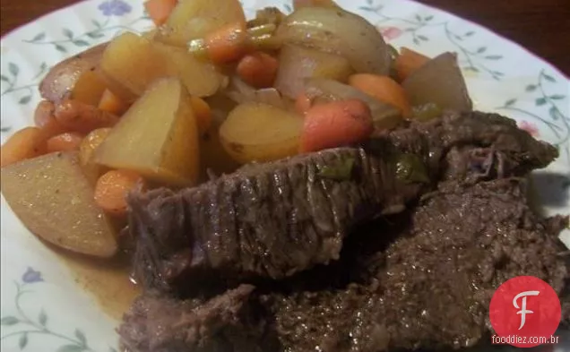Sopa de repolho com arroz e endro para a panela de Barro