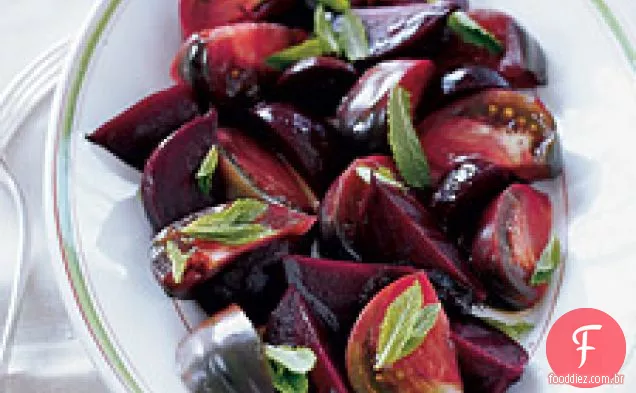Salada De Beterraba E Tomate