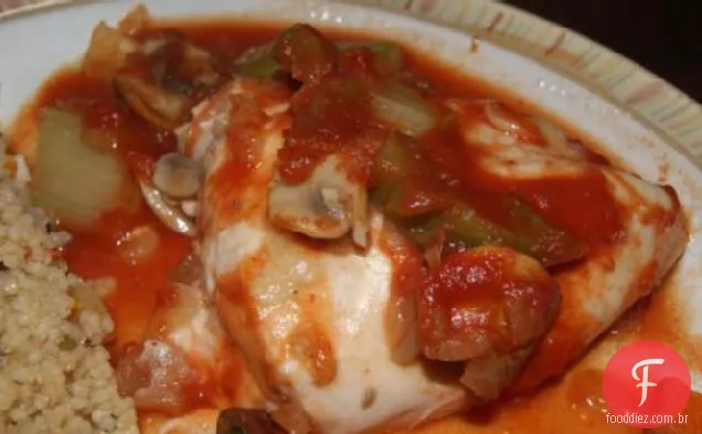 Frango sufocado em molho de vinho