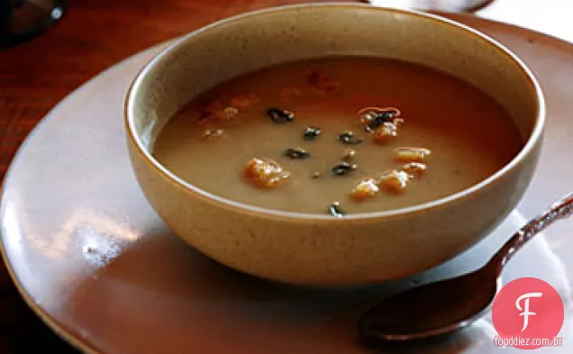 Sopa de castanha com Croutons de sálvia de fermento