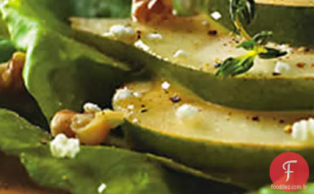 Salada de maçã verde com amêndoas torradas, queijo raspado e vinagrete de maçã