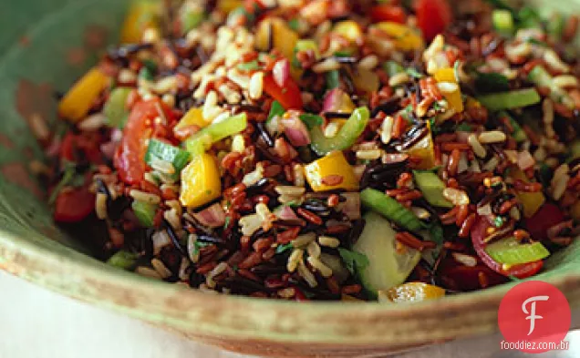 Salada de arroz selvagem e marrom