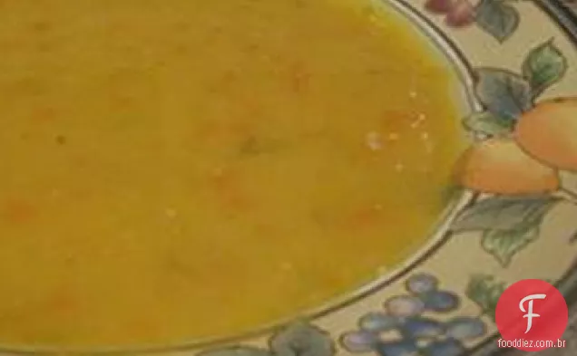 Sopa amarela de ervilha e Frankfurter
