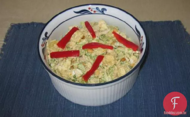 Salada de frango e caril de frutas