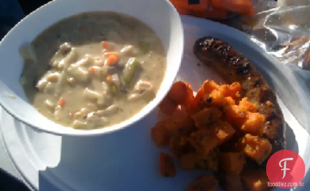 Sopa cremosa de frango com macarrão