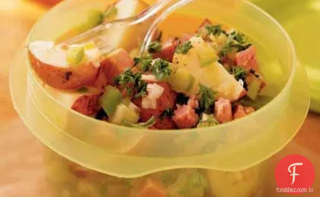 Salada de batata ao estilo alemão com presunto