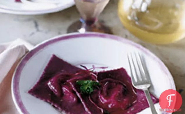 Ravioli De Beterraba Recheado Com Ricota, Queijo De Cabra E Hortelã