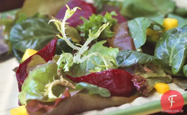 Salada de beterraba e manga assada