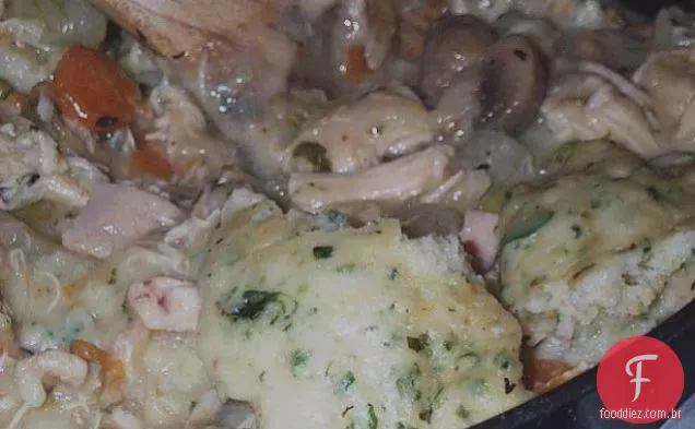 Ensopado De Frango Com Bolinhos De Ervas