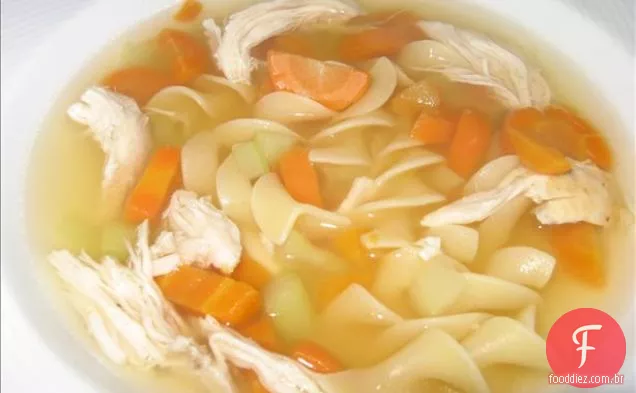 Sopa de limão e frango com arroz e legumes