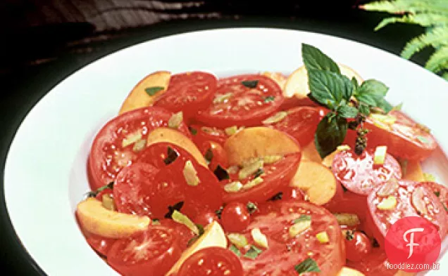 Salada de pêssego e tomate cunhada