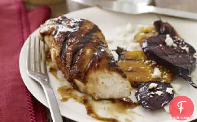Frango vitrificado com damasco-balsâmico com beterraba grelhada