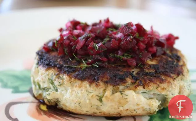 Hambúrgueres De Peru Dill Com Cebola Roxa Em Conserva E Sabor De Beterraba