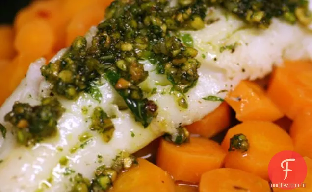Robalo Salteado Com Pesto De Hortelã E Cenoura Temperada